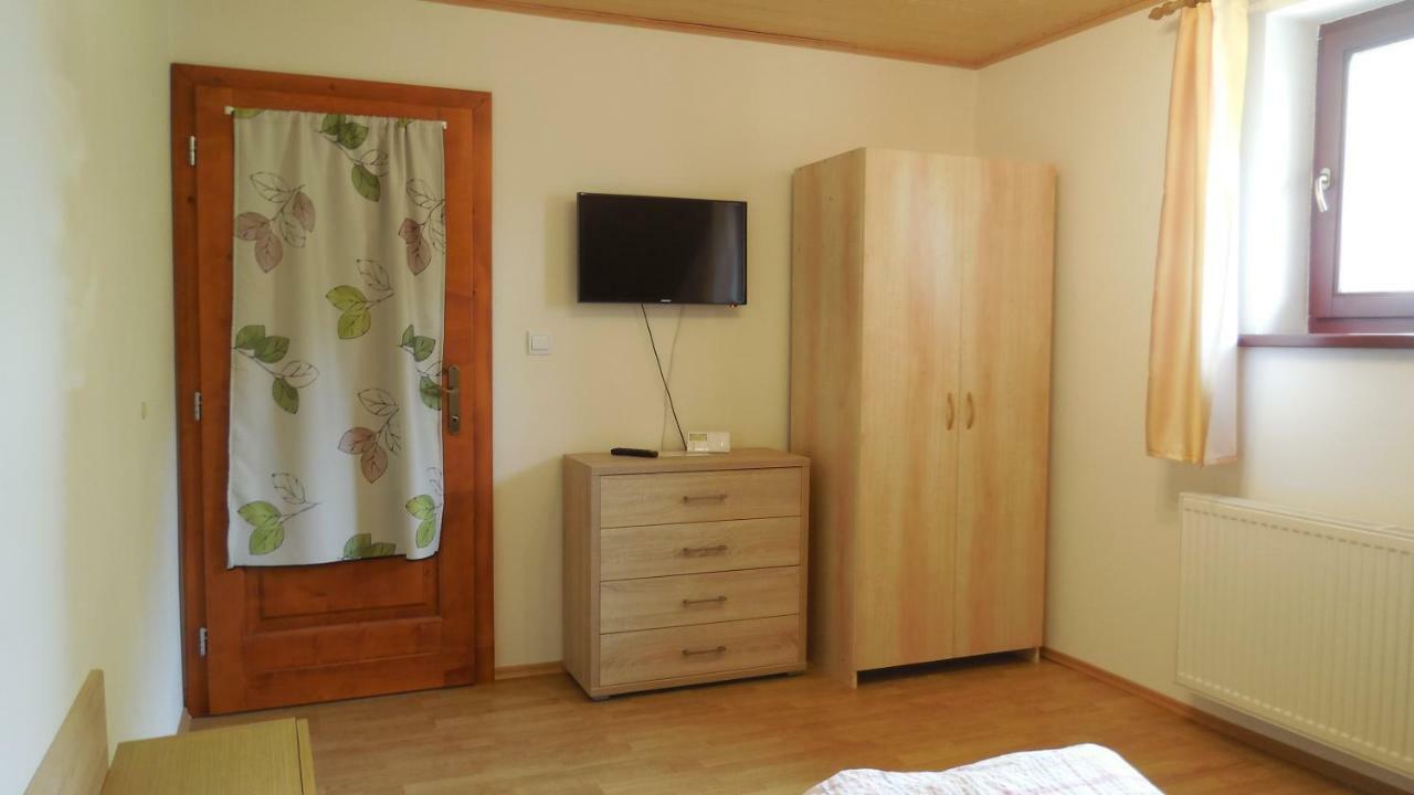 Privat Pod Kostolom - Ubytovanie Valča Extérieur photo